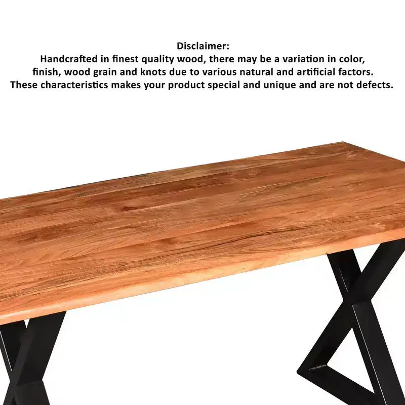 Table à manger rectangulaire avec piètement en métal croisé et plateau en bois d'acacia aspect Live Edge