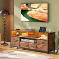 Meuble TV commode marron rustique de 55 pouces avec station de charge et lumières LED